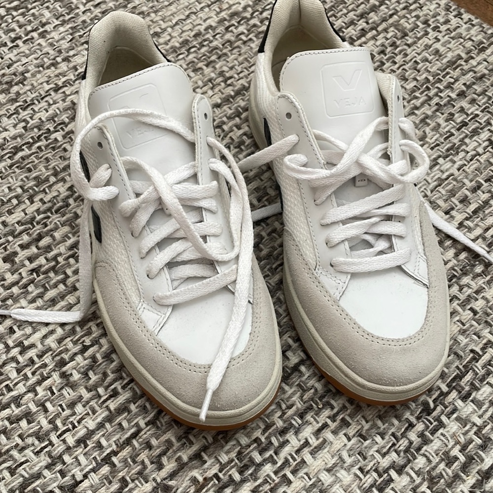 Veja V-12 women’s size 38